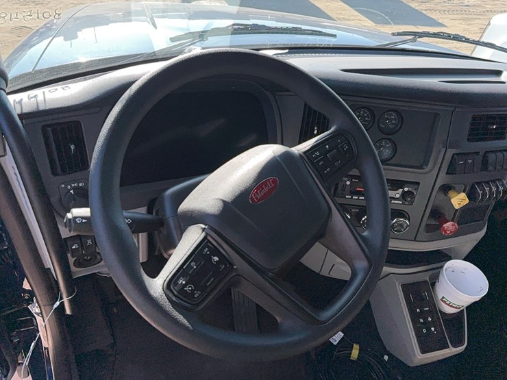 2026-peterbilt-567-image-16