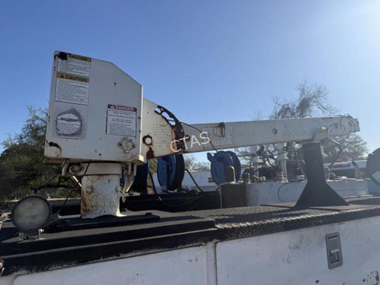 2011-ford-f550-image-11