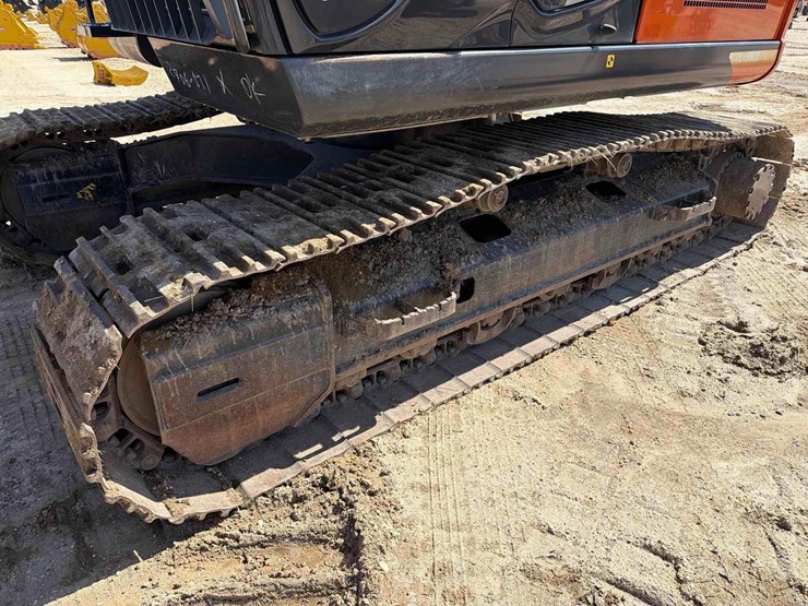 2020-hitachi-zx225usrk-image-9