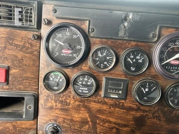 1997-peterbilt-357-image-48