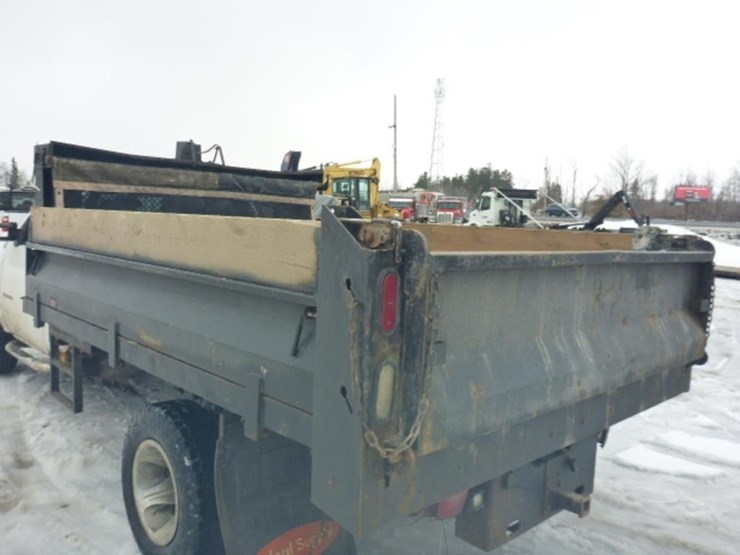 2014-chevrolet-3500-image-26