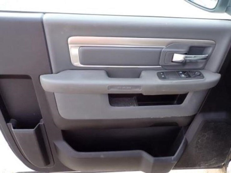 2013-ram-1500-slt-image-13