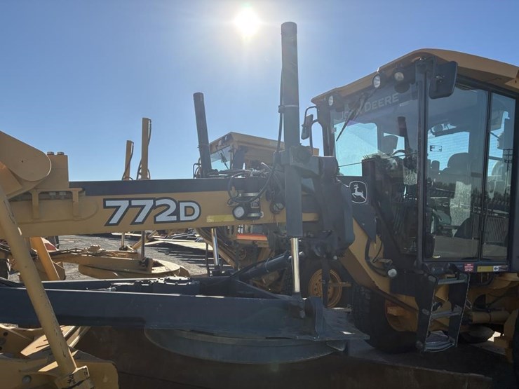 2008-deere-772d-image-12