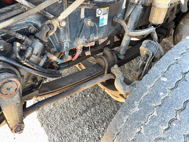 2015-peterbilt-567-image-24