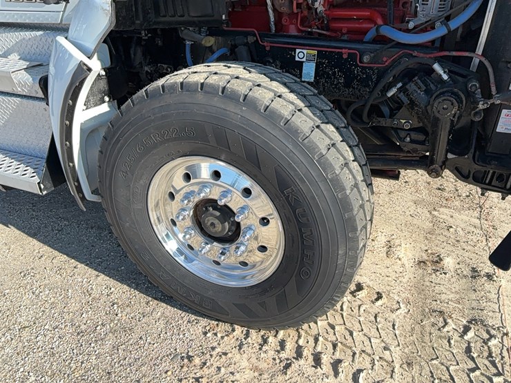 2017-kenworth-t880-image-19