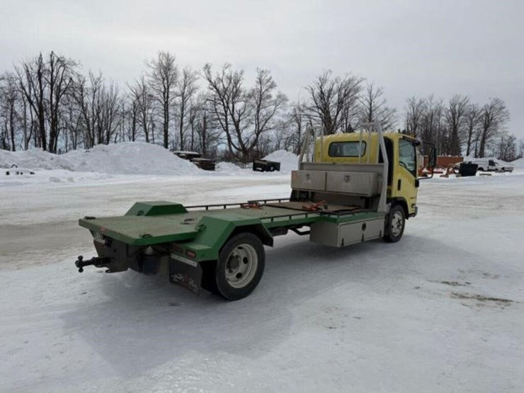 2022-isuzu-nrr-image-8