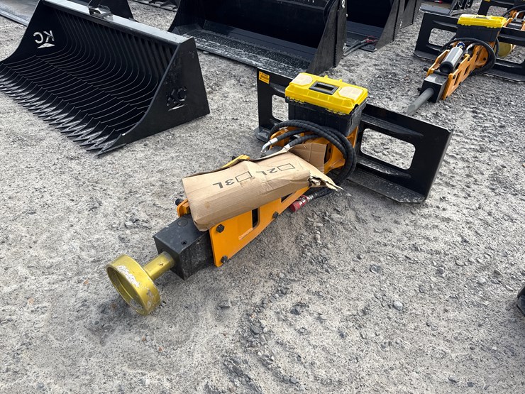 #2083-•-unused-giyi-d680-skid-steer-pile-hammer-dzc680260290-inv#-41985-image-3