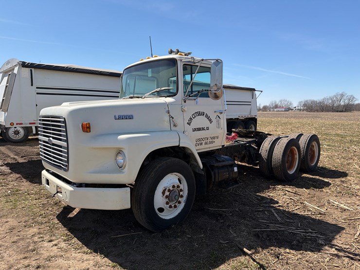 1989-ford-l9000-image-23