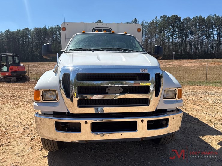 2013-ford-f750-xl-image-11