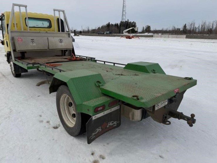 2022-isuzu-nrr-image-24