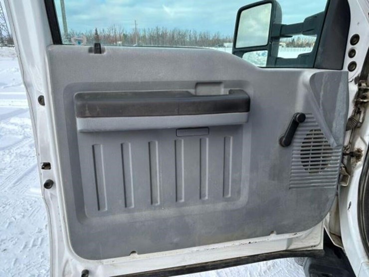 2015-ford-f550-xl-image-25