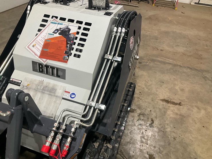 #1002-•-unused-2025-bttl-st25m-6-mini-skid-loader-image-4