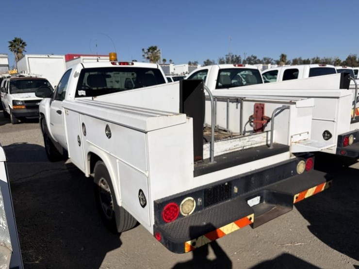 2012-chevrolet-2500-image-2