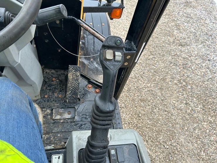 2018-caterpillar-903d-image-19