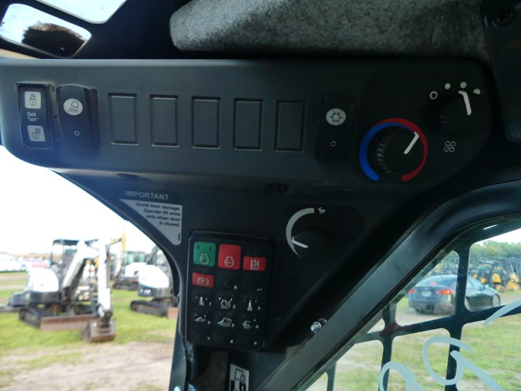 2024-deere-320g-image-15