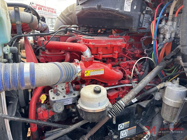 2017-peterbilt-rollback-truck-image-22