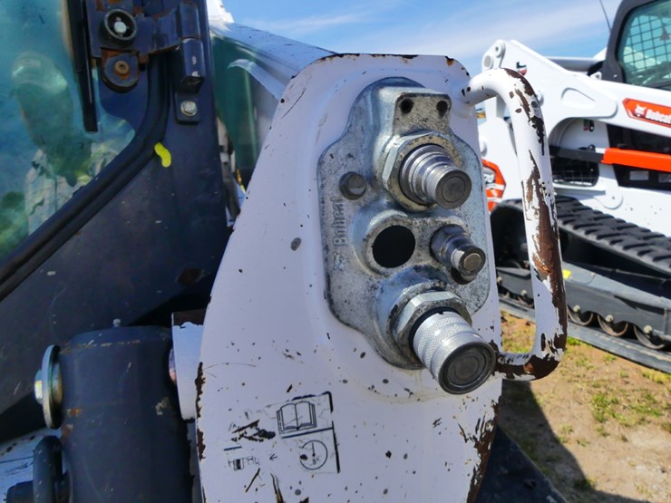 2015-bobcat-t750-image-11