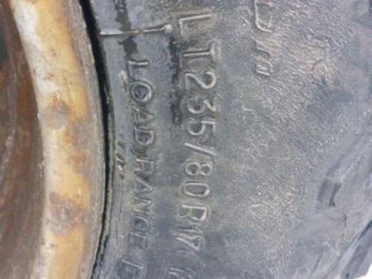 2014-chevrolet-3500-image-38