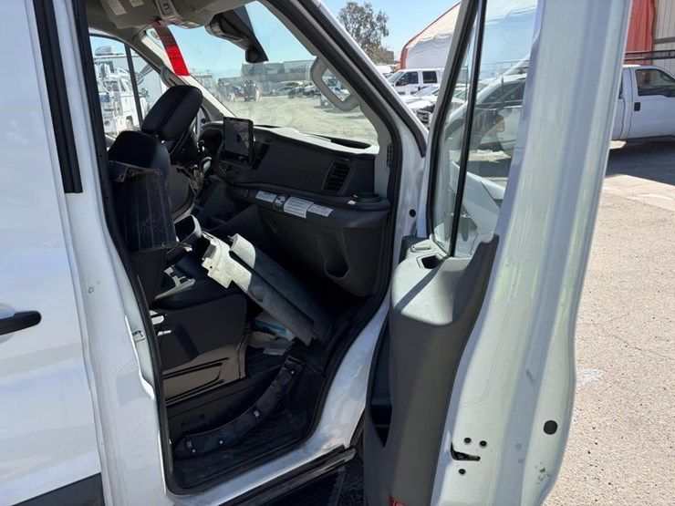 2022-ford-transit-image-12