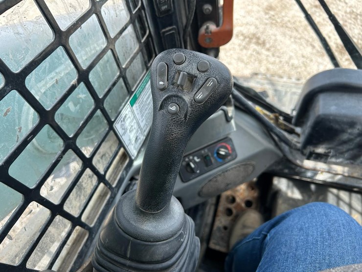 2020-bobcat-s590-image-23