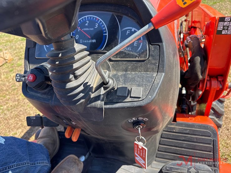 kubota-b2601-utility-tractor-image-24