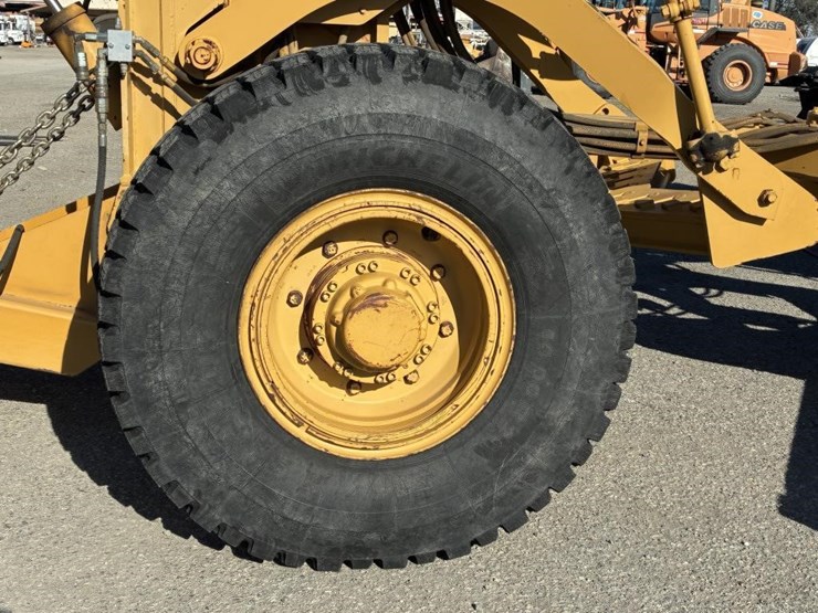 2005-caterpillar-143h-image-11