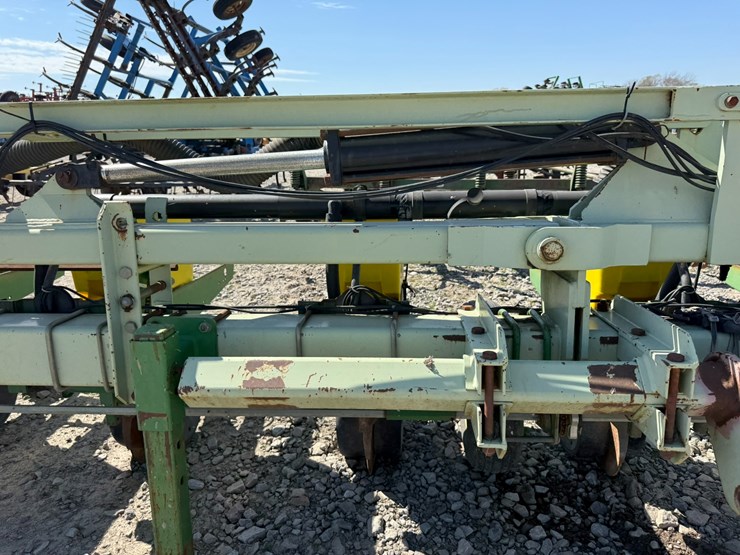 john-deere-12-image-32