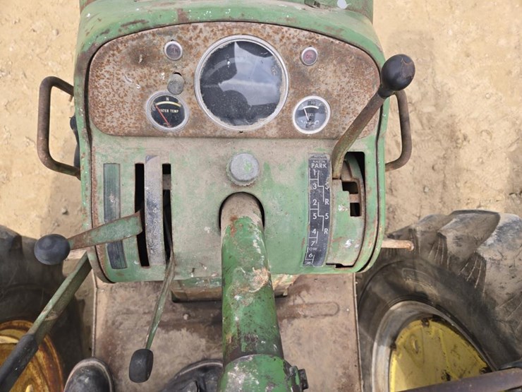 john-deere-3010-image-15