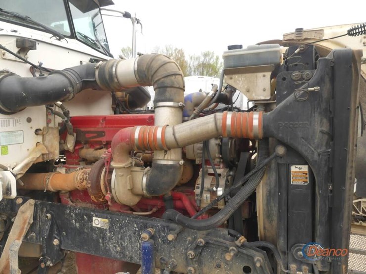 2009-peterbilt-388-image-12