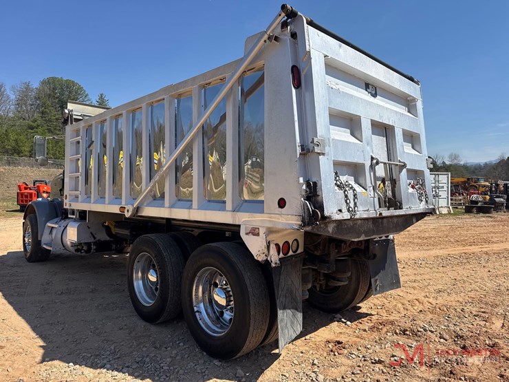 2016-peterbilt-365-image-4