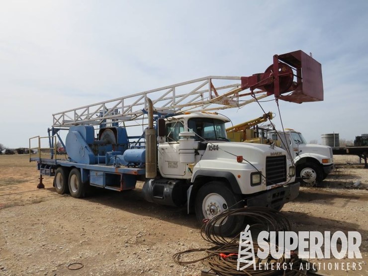 2003-mack-rd688s-image-1