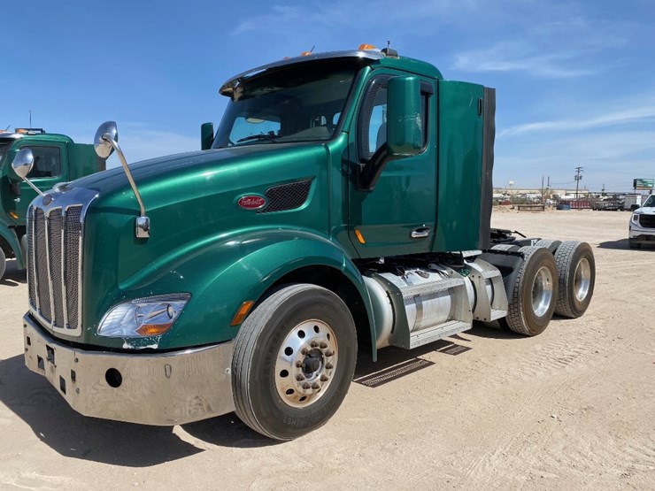 2017-peterbilt-579-image-2