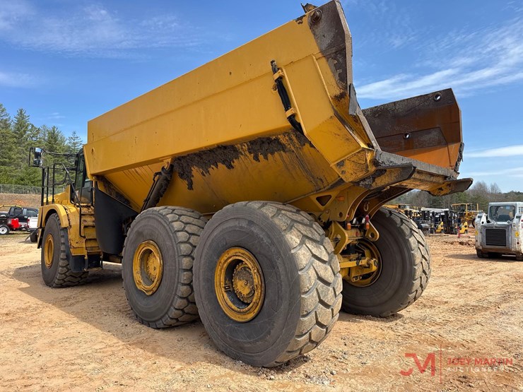 caterpillar-745-image-3