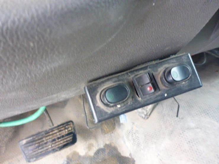 2014-chevrolet-3500-image-16