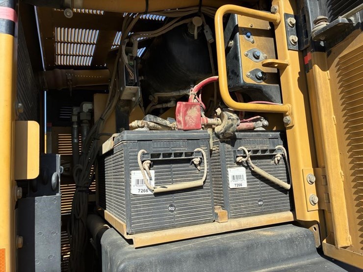 2003-caterpillar-143h-image-29