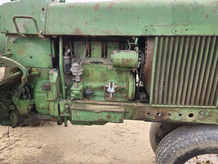 john-deere-3010-image-6