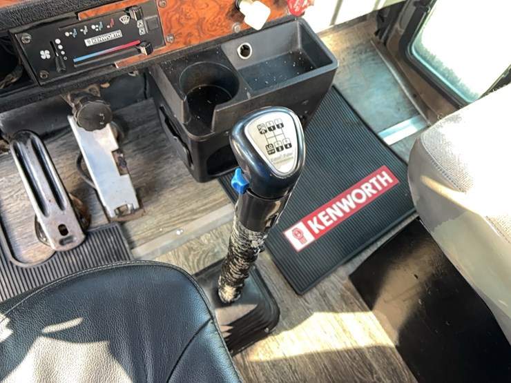 2001-kenworth-t800-image-21