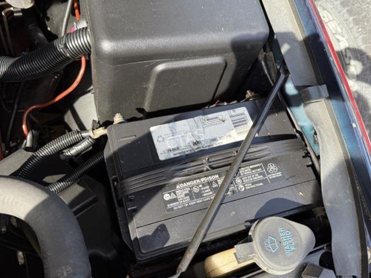 2001-chevrolet-suburban-image-17