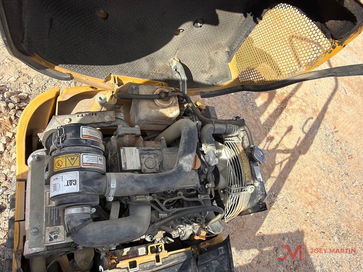 2018-caterpillar-300.9d-image-13