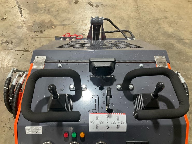 #1004-•-tpm,-t460-mini-skid-steer-loader-image-16