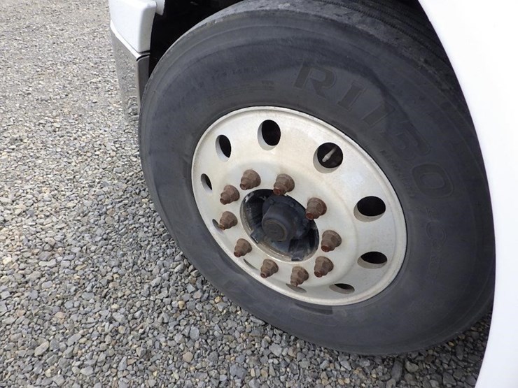 2013-freightliner-cascadia-113-image-24