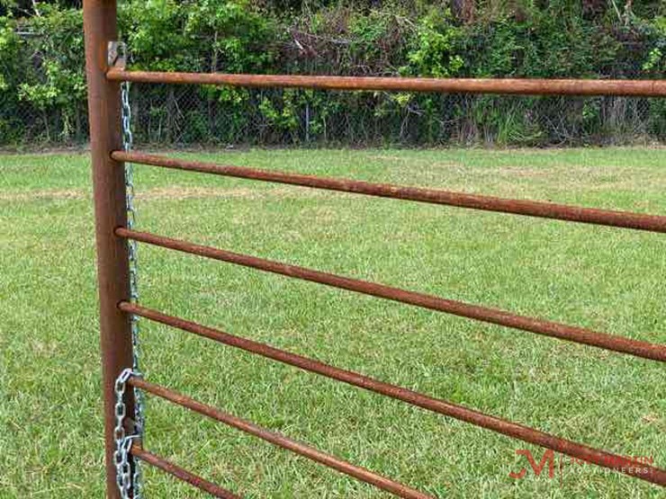 (1)-new-24'-free-standing-8-bar-panel-with-gate-image-8