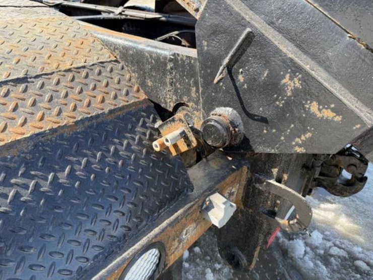 2009-mack-granite-gu813-image-35