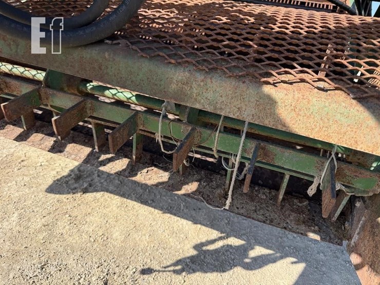 kelley-mfg-co-poultry-house-cleanout-machine-6107-image-14