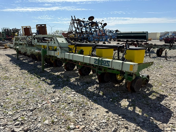 john-deere-12-image-2