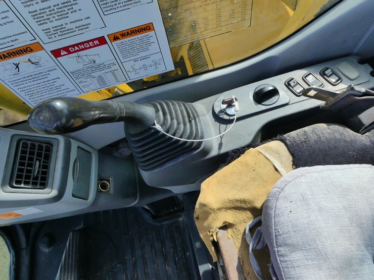 2006-komatsu-pc220-image-12