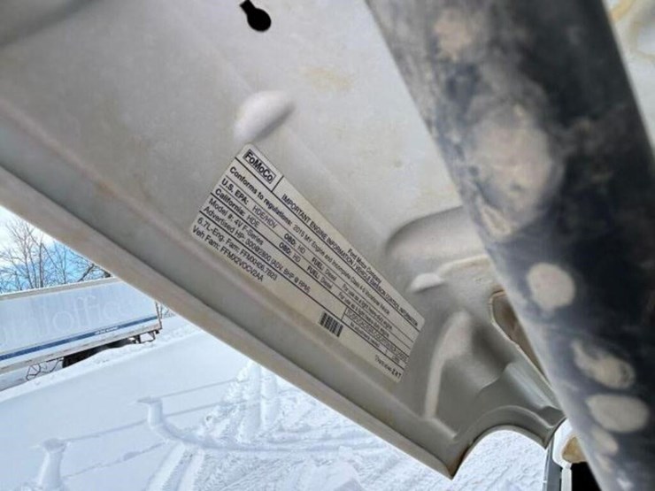 2015-ford-f550-xl-image-32