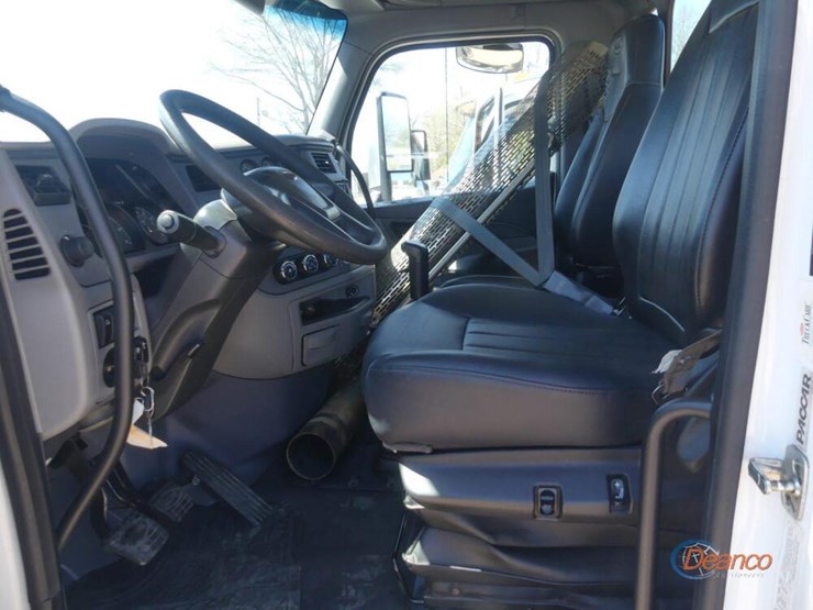 2017-peterbilt-567-image-14