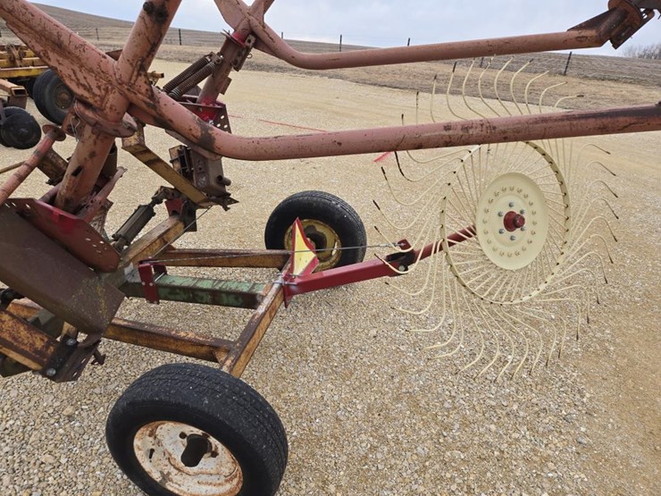 #7957-•-pull-type-10-wheel-v-rake-image-4