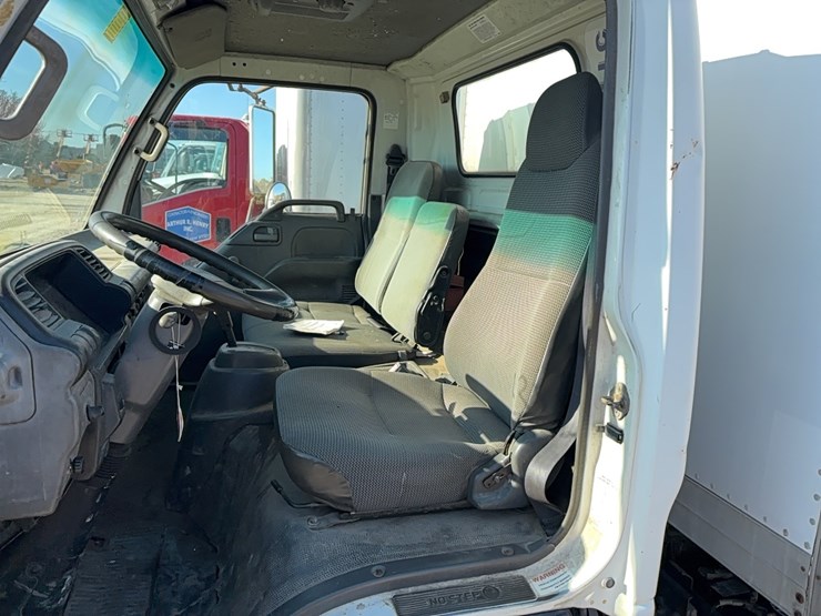 1999-isuzu-npr-image-13